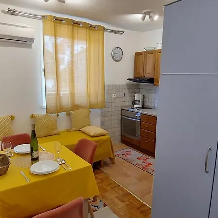Charming Beachfront - One Bedroom * Crikvenica