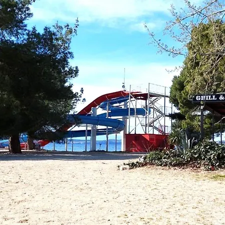 Charming Beachfront - One Bedroom