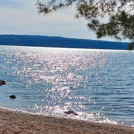 Charming Beachfront - One Bedroom Apartman *