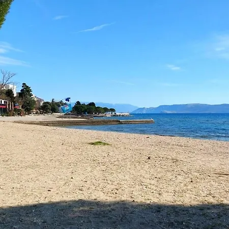 Charming Beachfront - One Bedroom *
