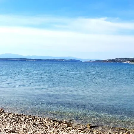 Charming Beachfront - One Bedroom Apartman