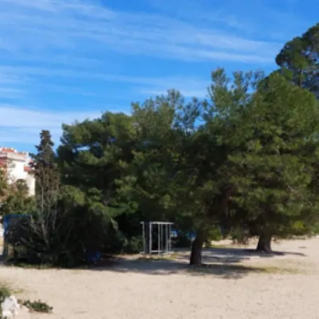 Charming Beachfront - One Bedroom