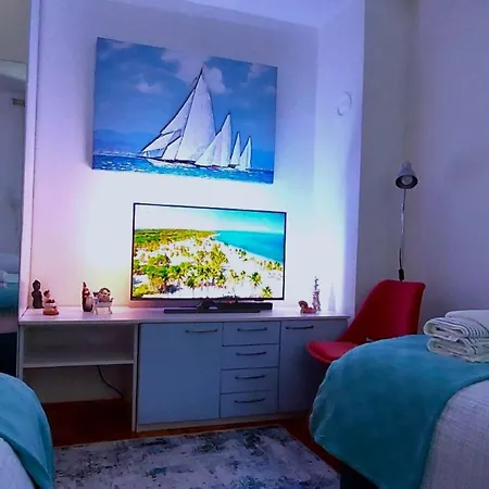 Apartman Charming Beachfront - One Bedroom Crikvenica